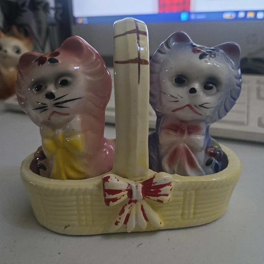 Salt & Pepper Shakers Vintage Mid Century Pink & Blue Cats Bows Basket Japan